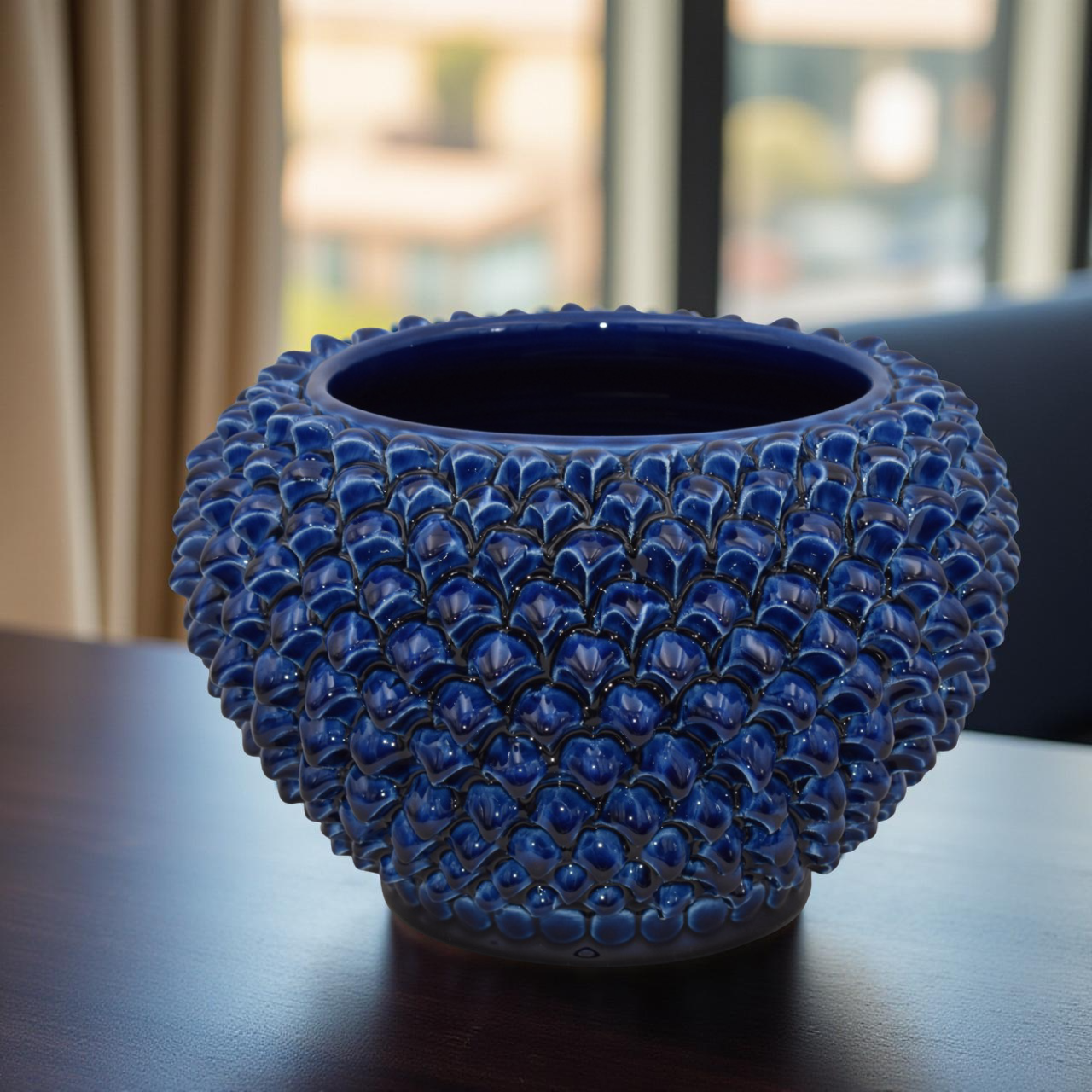 Cachepot a pigna blu intenso in ceramica artigianale di Caltagirone
