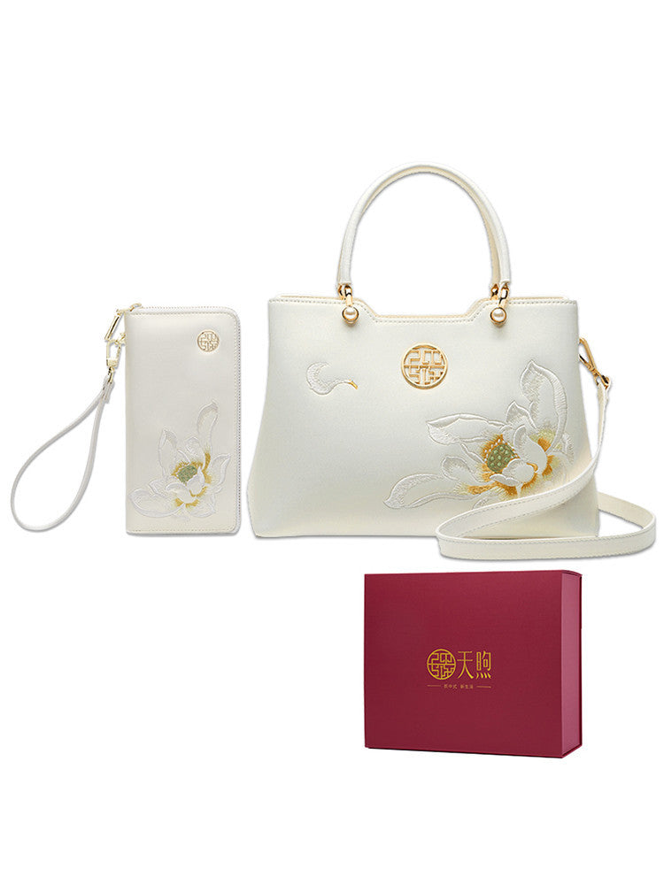High End Luxurious Handbag For Any Event.