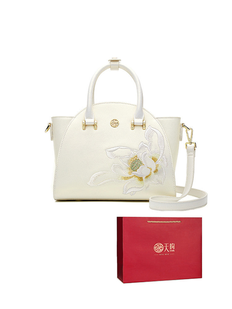 High End Luxurious Handbag For Any Event.