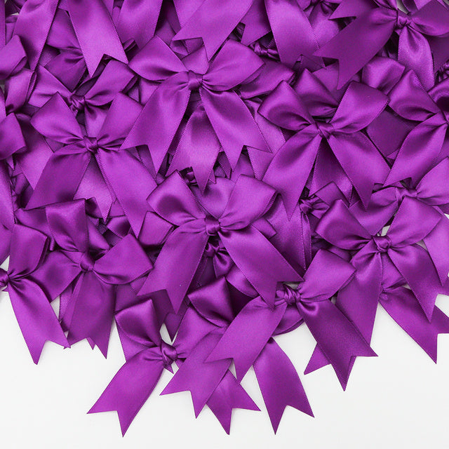 Pacchetti regalo con fiocchi in nastro di raso