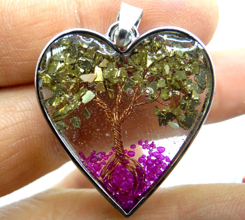 Bordo in pietra frantumata di cristallo naturale a forma di cuore