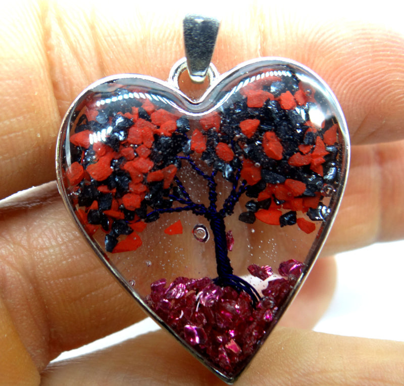 Bordo in pietra frantumata di cristallo naturale a forma di cuore