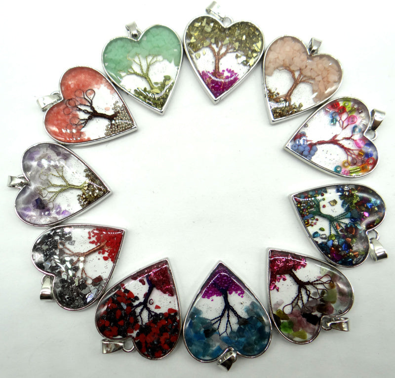 Bordo in pietra frantumata di cristallo naturale a forma di cuore