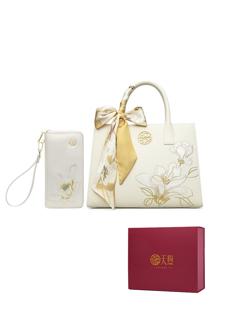 High End Luxurious Handbag For Any Event.