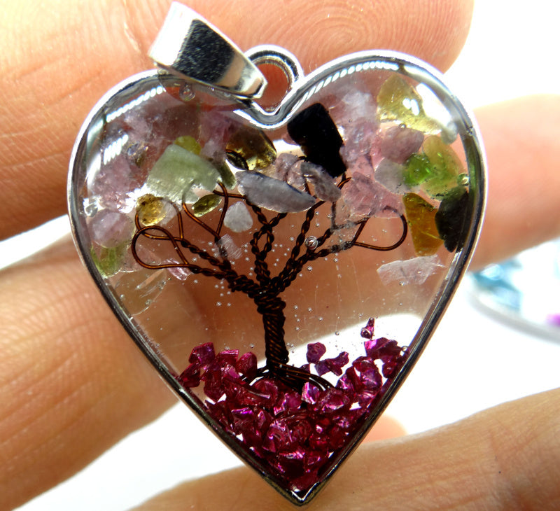 Bordo in pietra frantumata di cristallo naturale a forma di cuore