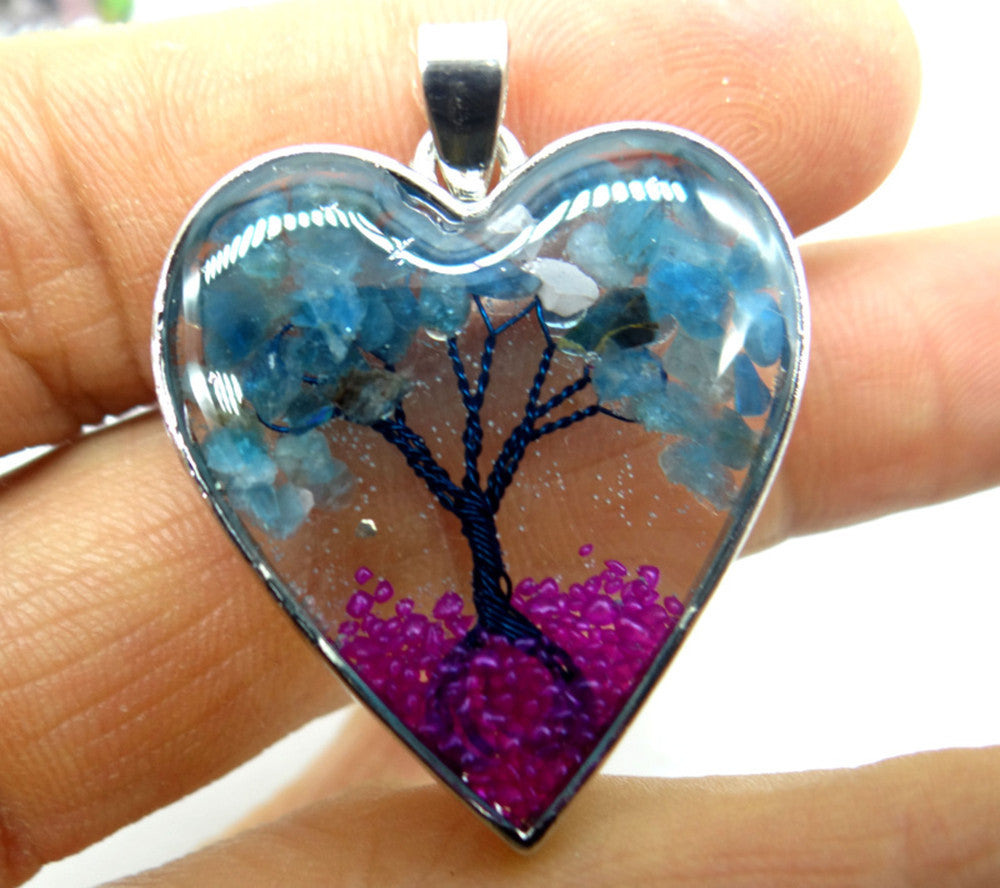 Bordo in pietra frantumata di cristallo naturale a forma di cuore