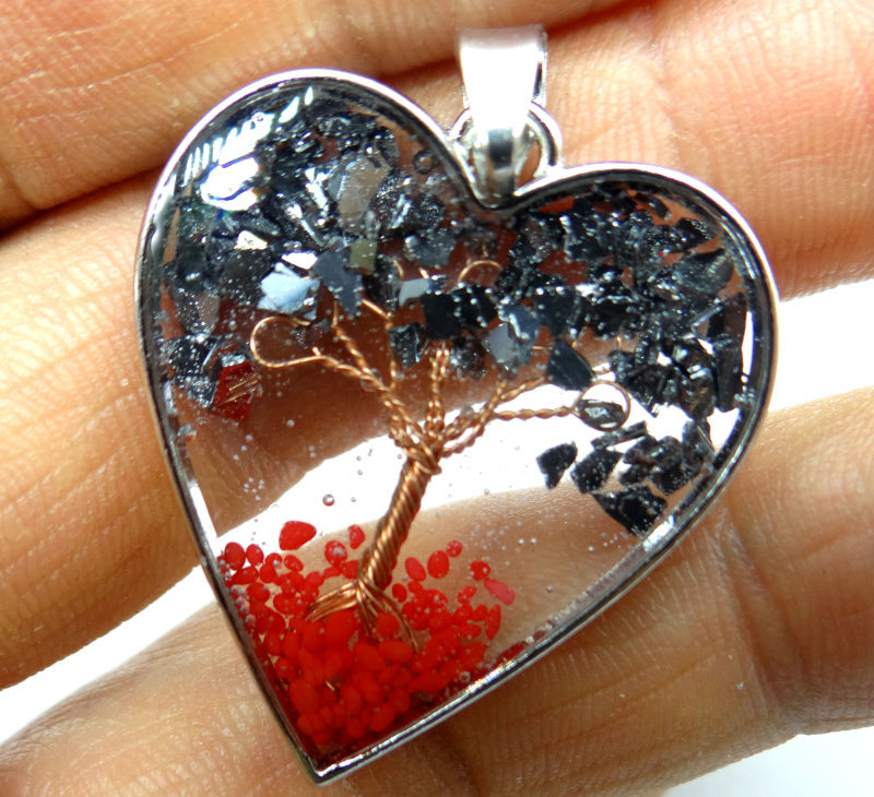 Bordo in pietra frantumata di cristallo naturale a forma di cuore