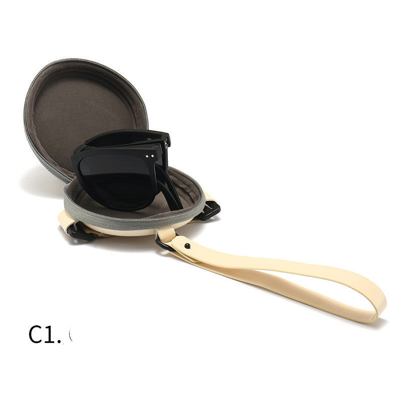 Occhiali da sole pieghevoli alla moda per donna.