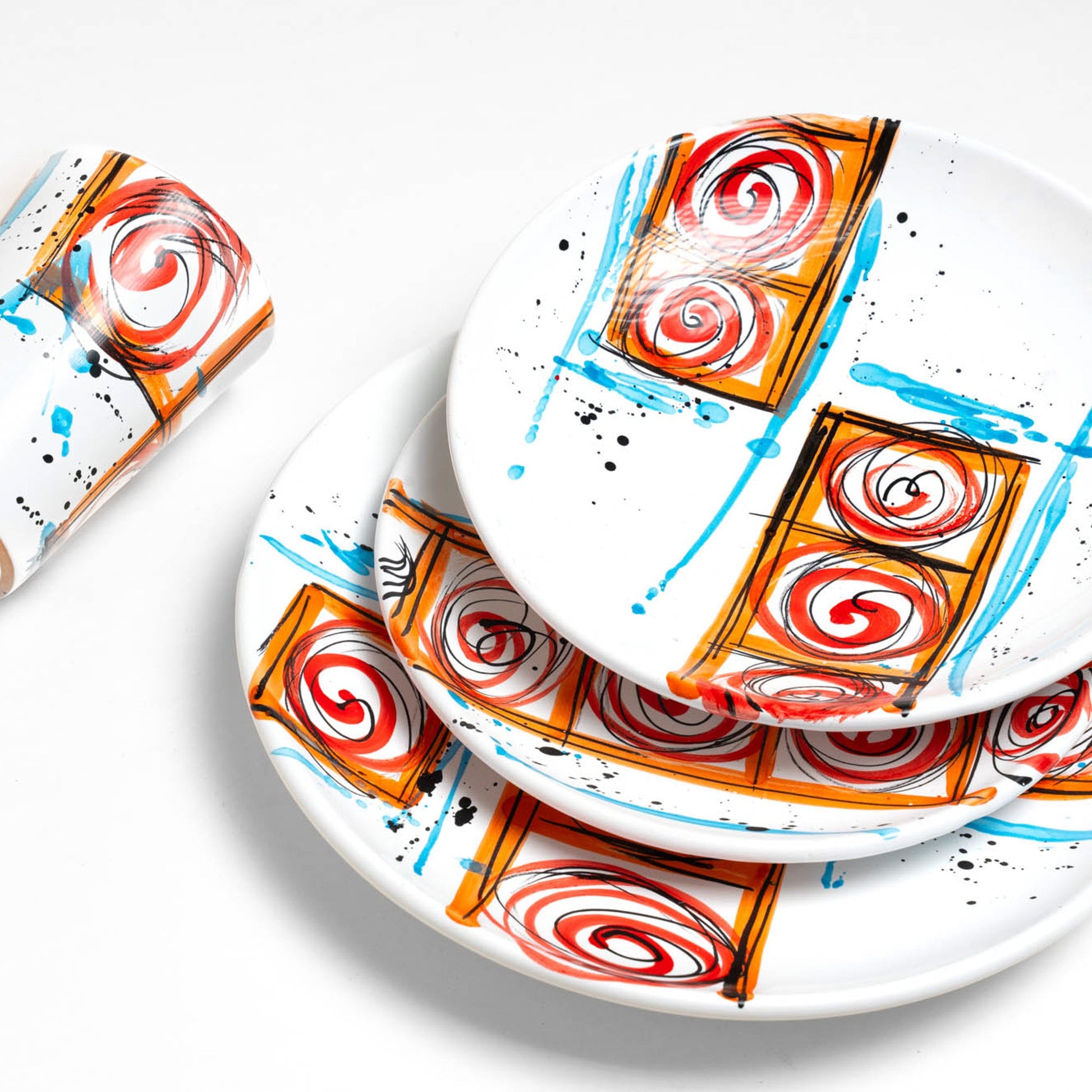 Tris Piatti Geometrie Arancioni e Azzurre Istintismo con Bicchiere