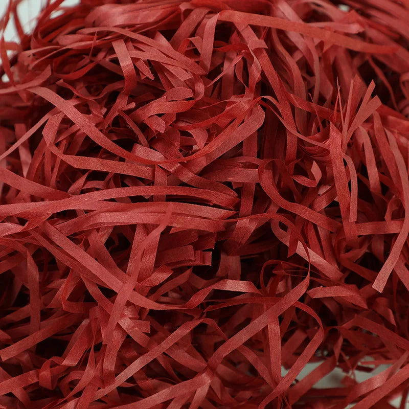 Riempimento per scatole regalo di caramelle in carta crespa triturata color rafia.