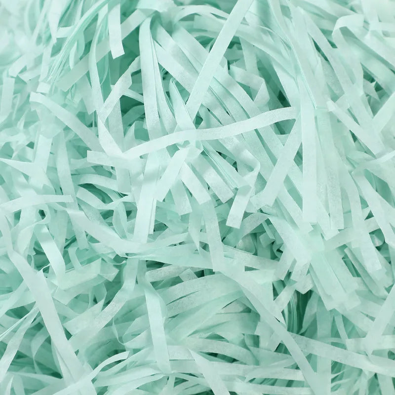 Riempimento per scatole regalo di caramelle in carta crespa triturata color rafia.