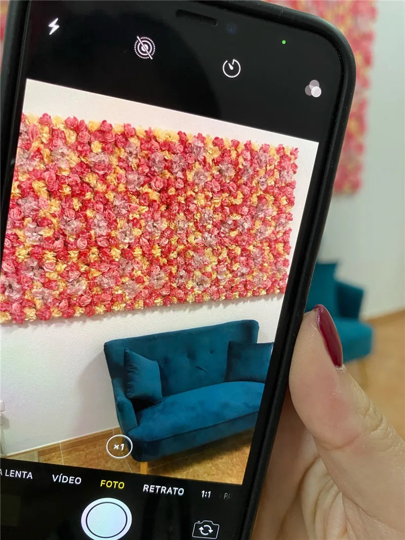 Sfondo decorativo per pareti con fiori artificiali di rose di seta rosa