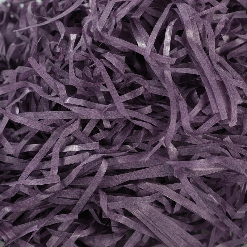 Riempimento per scatole regalo di caramelle in carta crespa triturata color rafia.