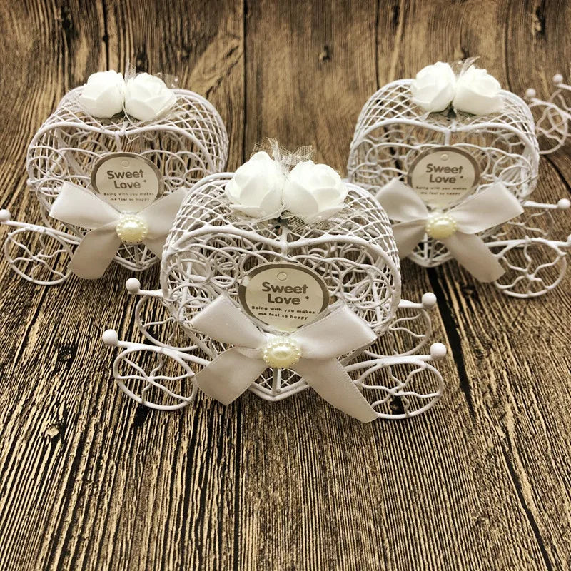 Confezione regalo di cioccolatini per decorazioni nuziali, scatola porta caramelle vuota a forma di carrozza.