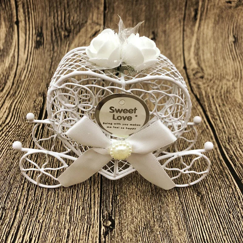 Confezione regalo di cioccolatini per decorazioni nuziali, scatola porta caramelle vuota a forma di carrozza.