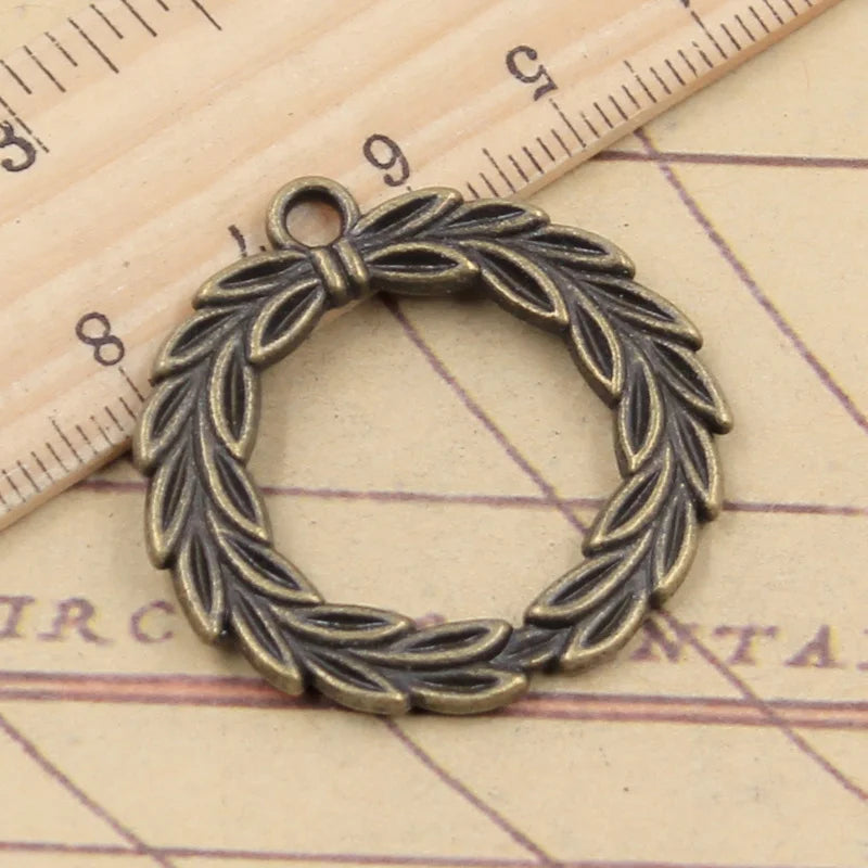 Ghirlanda di foglie di alloro con ciondoli, artigianato fatto a mano