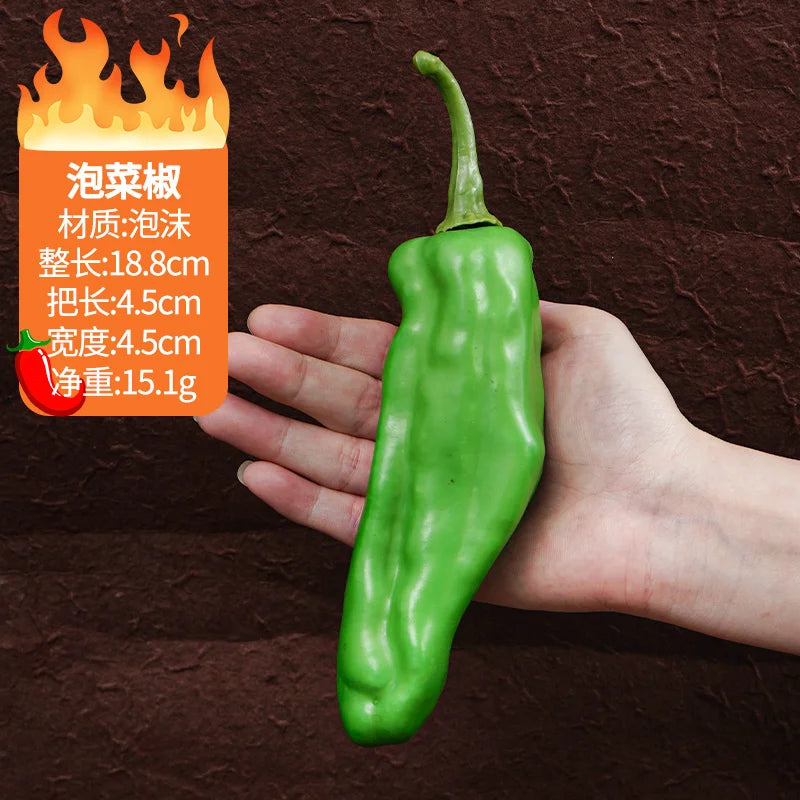 Künstliche Dekorationen, simuliertes Gemüse.