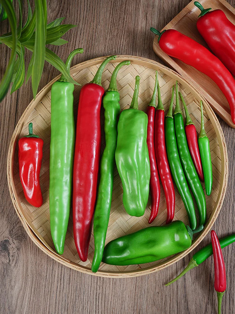 Künstliche Dekorationen, simuliertes Gemüse.