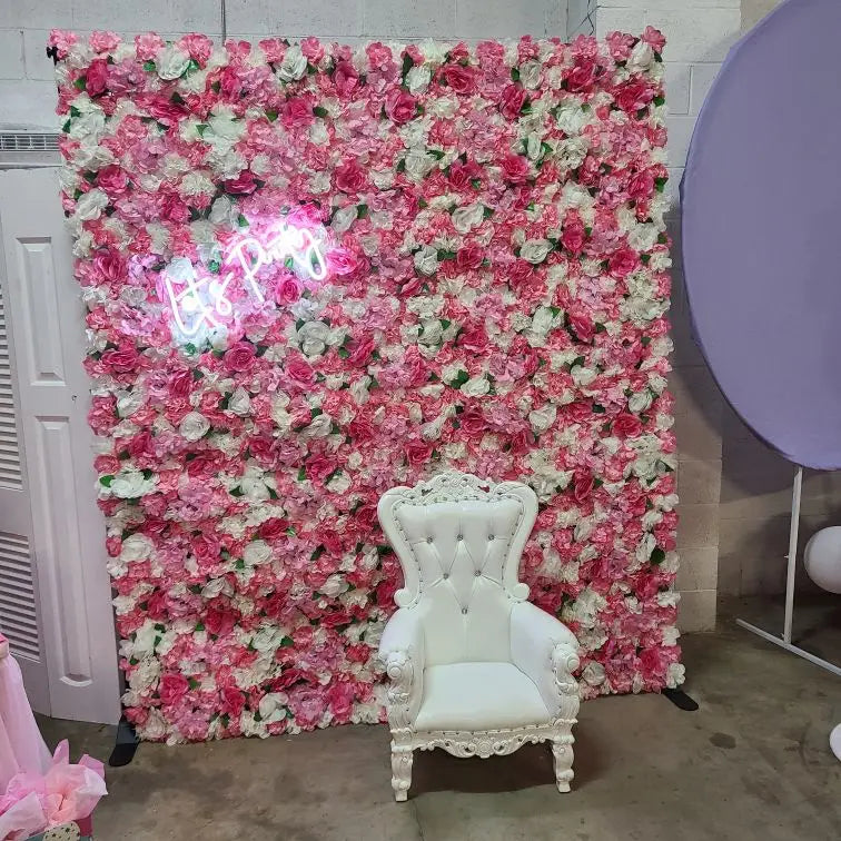 Sfondo decorativo per pareti con fiori artificiali di rose di seta rosa