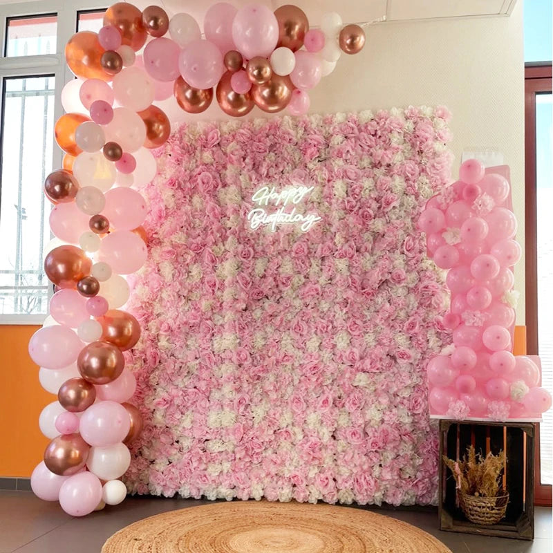 Sfondo decorativo per pareti con fiori artificiali di rose di seta rosa