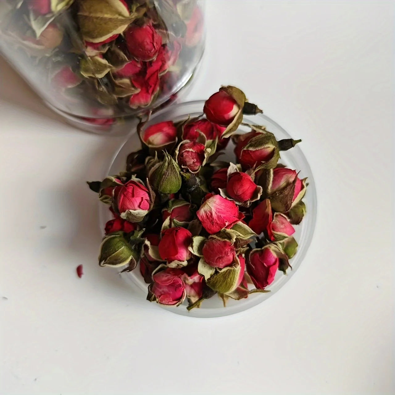 Decorazione per il soggiorno con fiori secchi di rose rosa, fatta a mano.