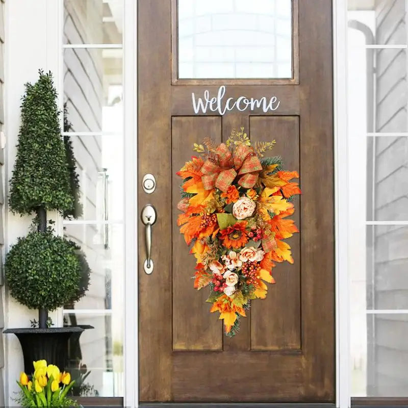 Decorazioni per la porta d'ingresso: ghirlanda autunnale con zucche.