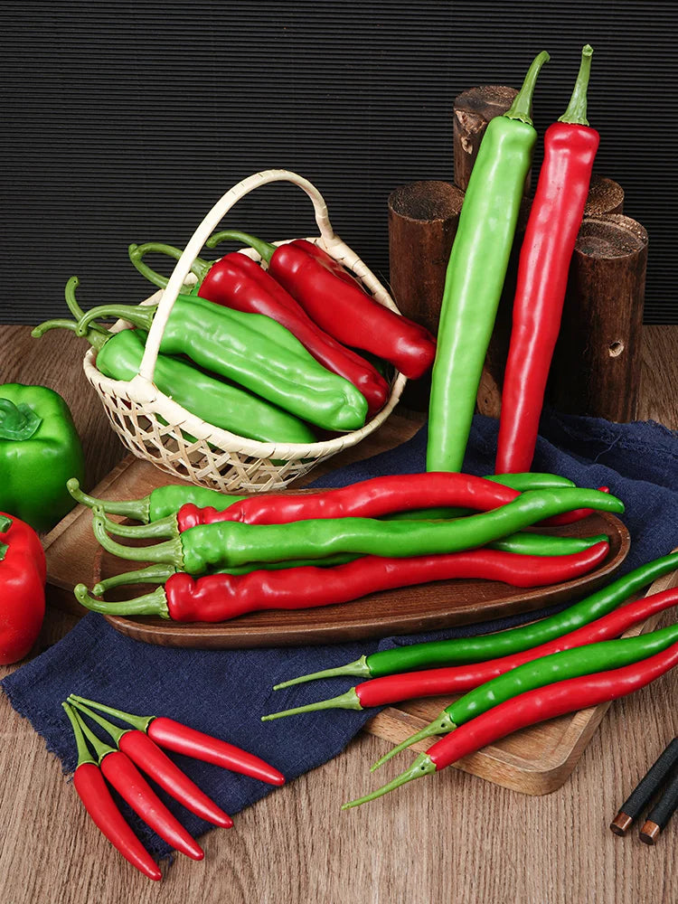 Künstliche Dekorationen, simuliertes Gemüse.