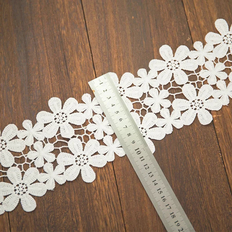 Nastro di pizzo ricamato in cotone con pizzo squisito