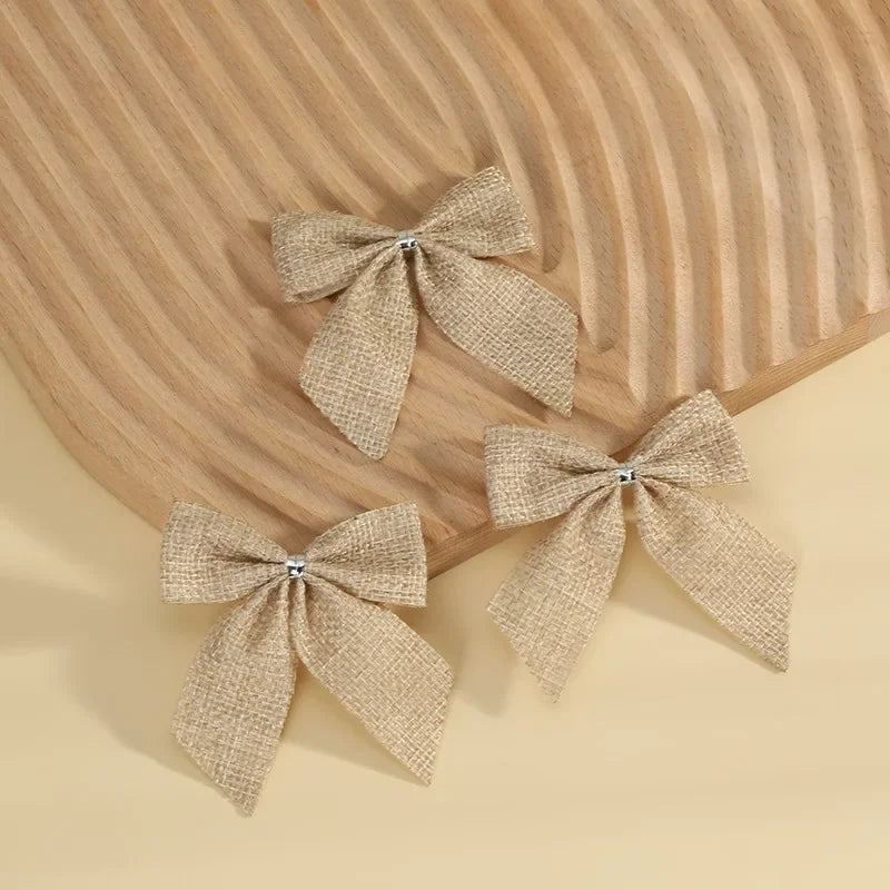 Lazos navideños Lazos dorados y rojos.