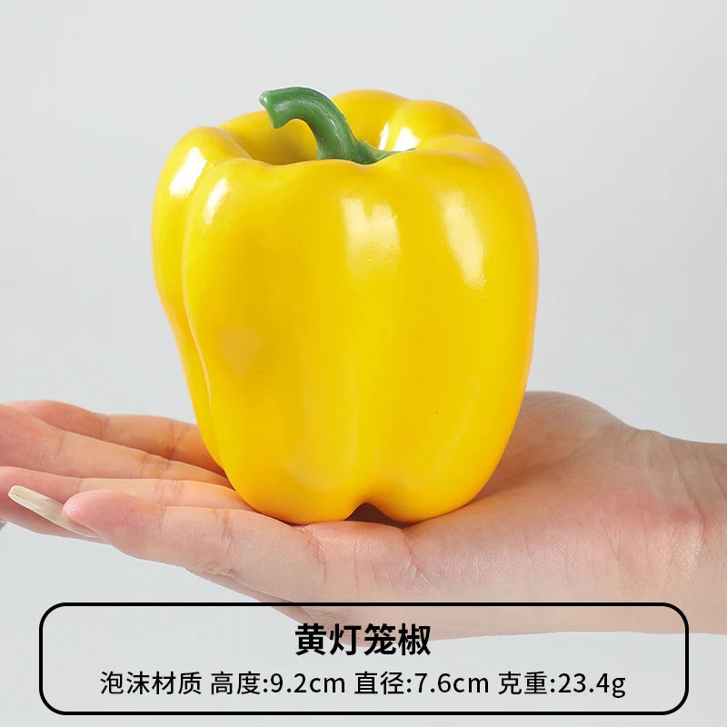 Künstliche Dekorationen, simuliertes Gemüse.