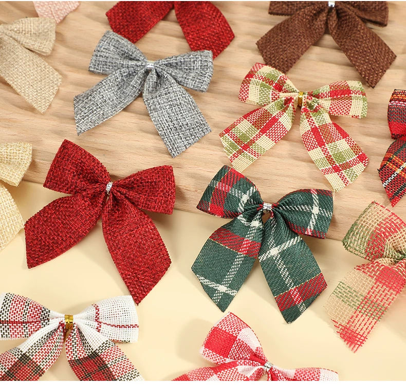 Lazos navideños Lazos dorados y rojos.