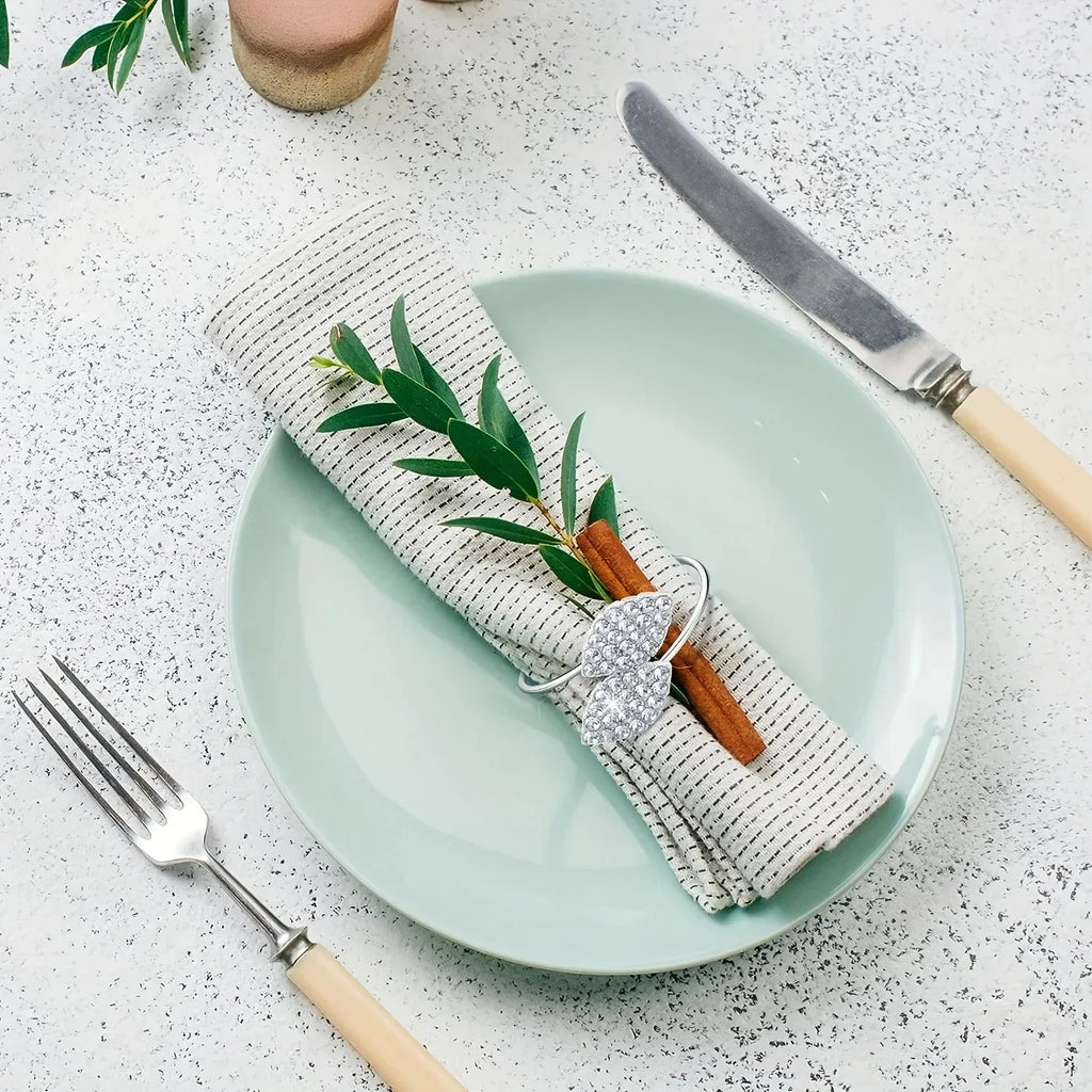 Anelli per tovaglioli con foglie, eleganti decorazioni da tavola in foglia d'oro.