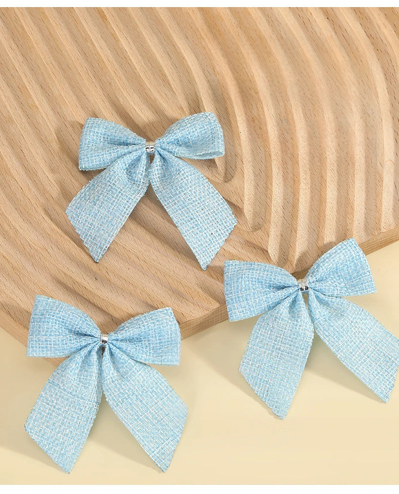 Lazos navideños Lazos dorados y rojos.