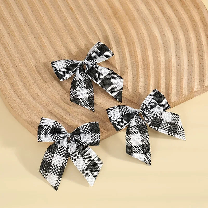 Lazos navideños Lazos dorados y rojos.