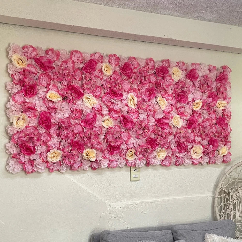 Sfondo decorativo per pareti con fiori artificiali di rose di seta rosa