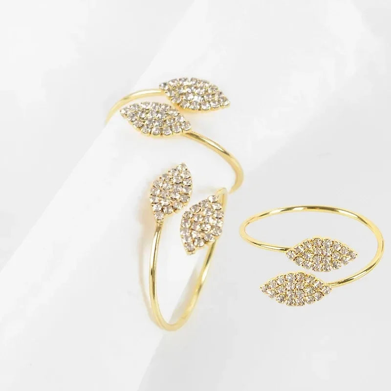 Anelli per tovaglioli con foglie, eleganti decorazioni da tavola in foglia d'oro.