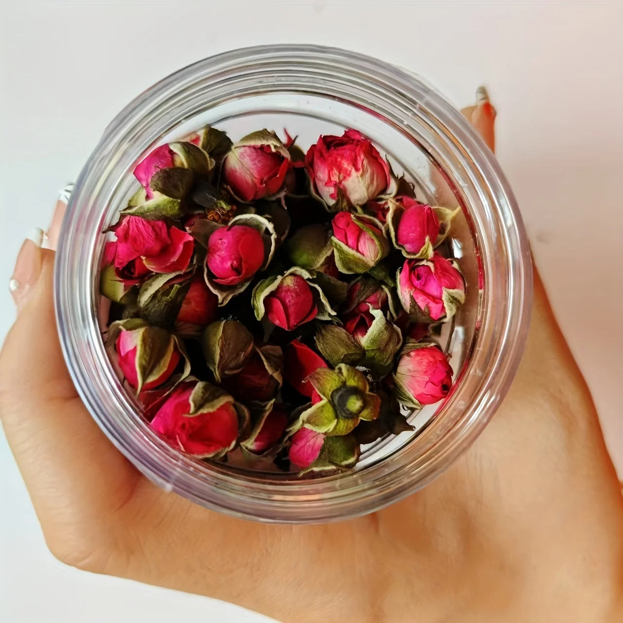 Decorazione per il soggiorno con fiori secchi di rose rosa, fatta a mano.