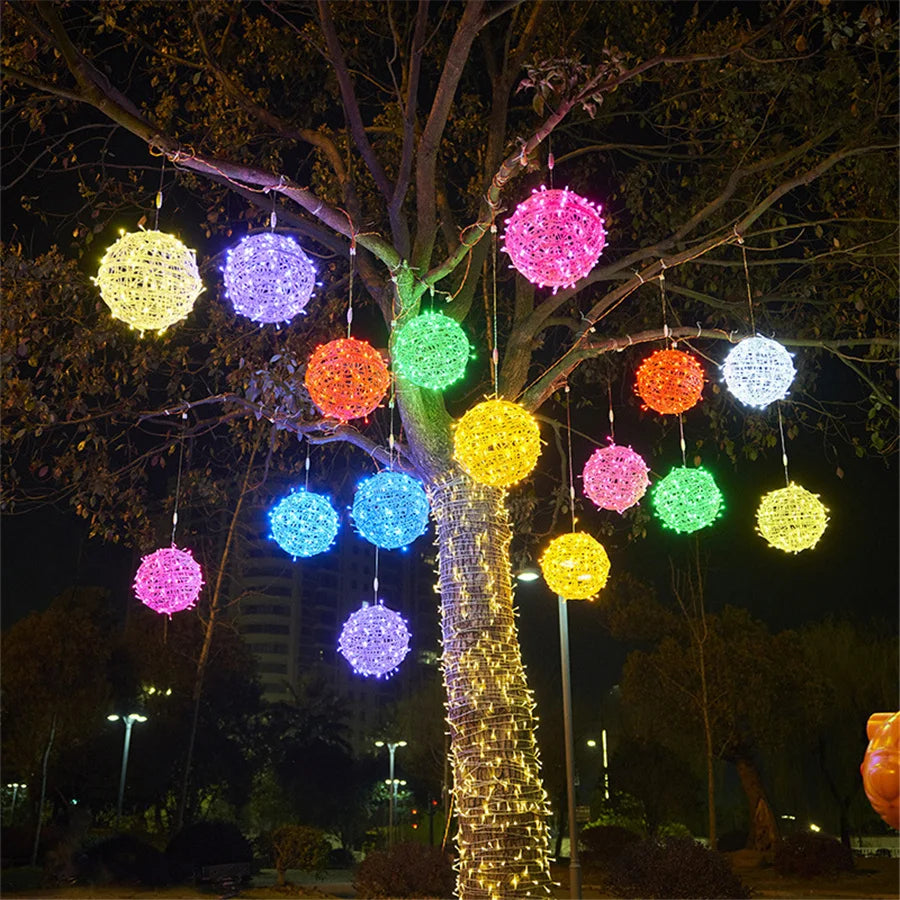 Cadena de luces navideñas LED de bolas de ratán para exterior, 20 cm y 30 cm.