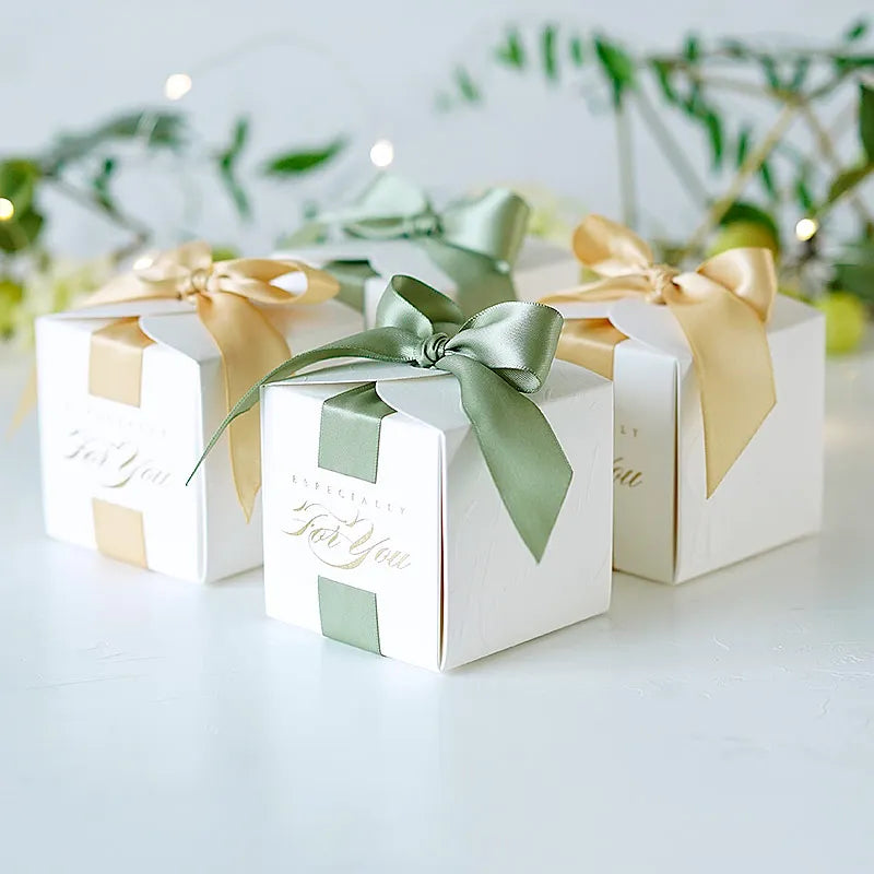 New Wedding Favors Gift Box With Ribbon.