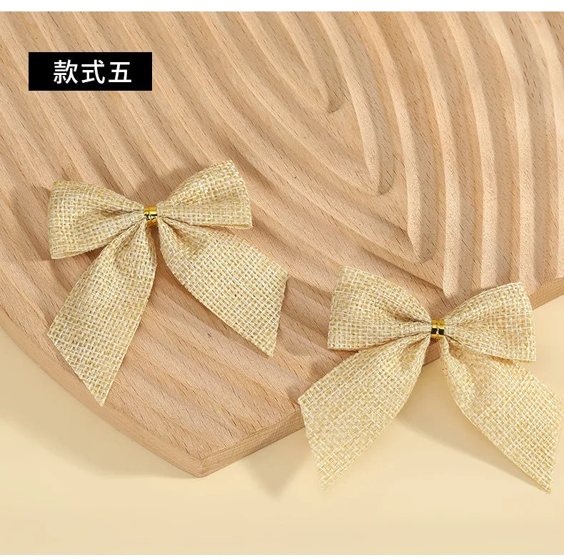 Lazos navideños Lazos dorados y rojos.