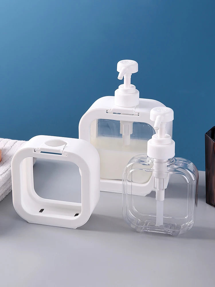 Flacone dispenser di sapone trasparente di grande capacità.