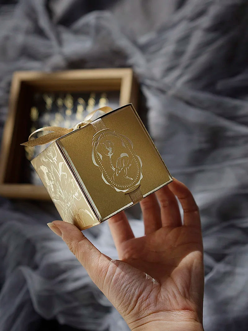 Cajas de cartón para regalo con forma de tulipán y flores para dulces.