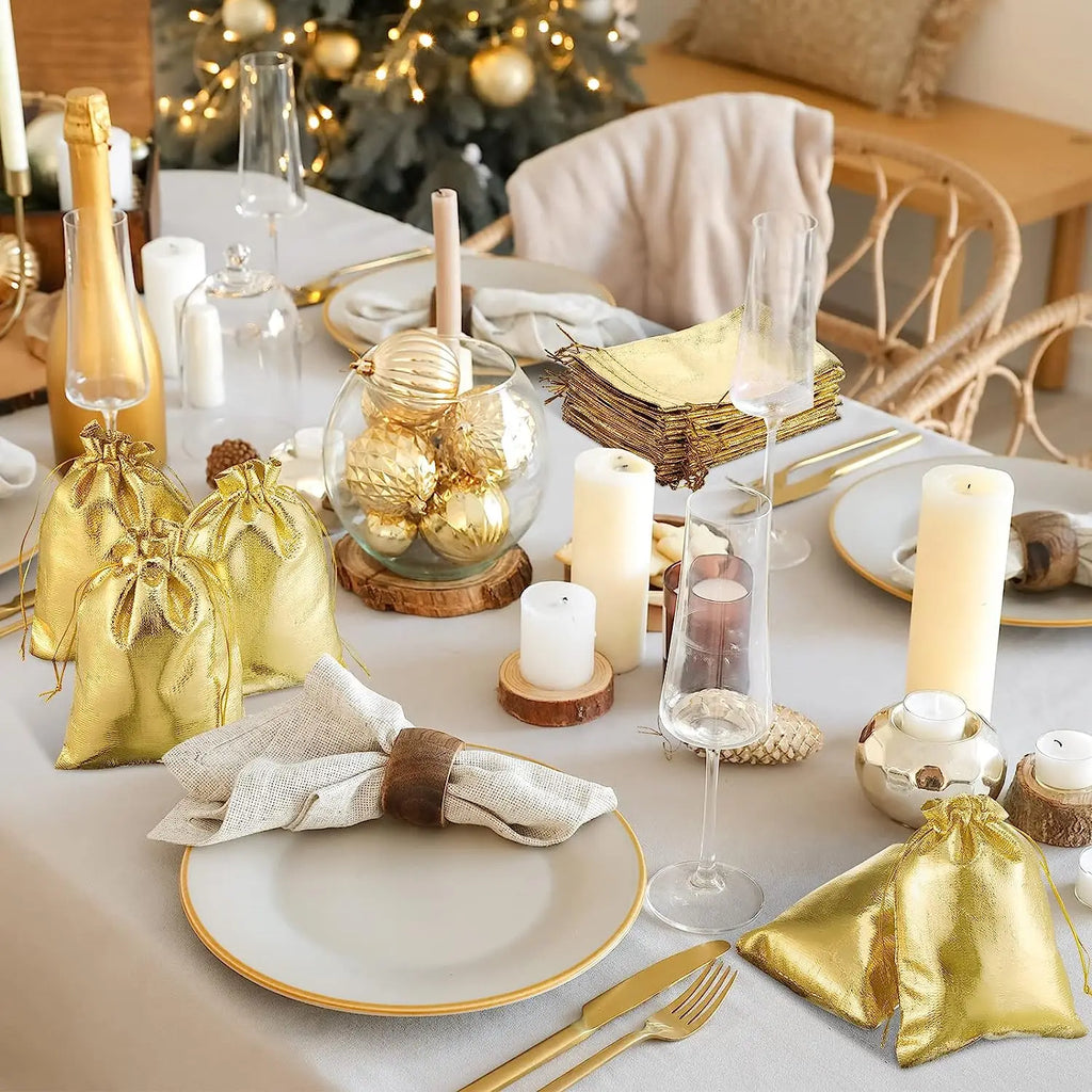 Sacchetti regalo con coulisse color oro e colorati per eventi.