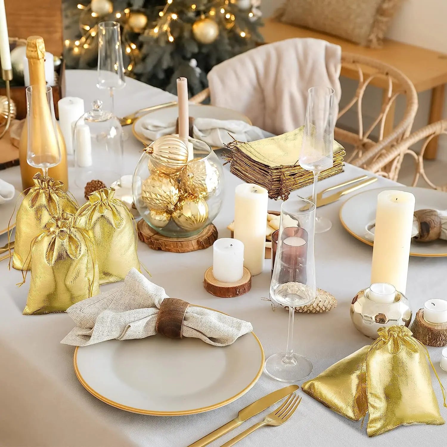 Sacchetti regalo con coulisse color oro e colorati per eventi.