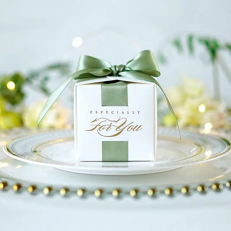 New Wedding Favors Gift Box With Ribbon.
