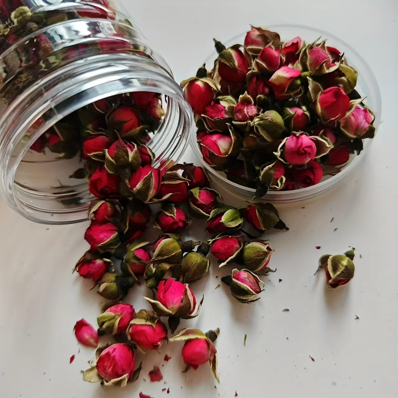 Decorazione per il soggiorno con fiori secchi di rose rosa, fatta a mano.