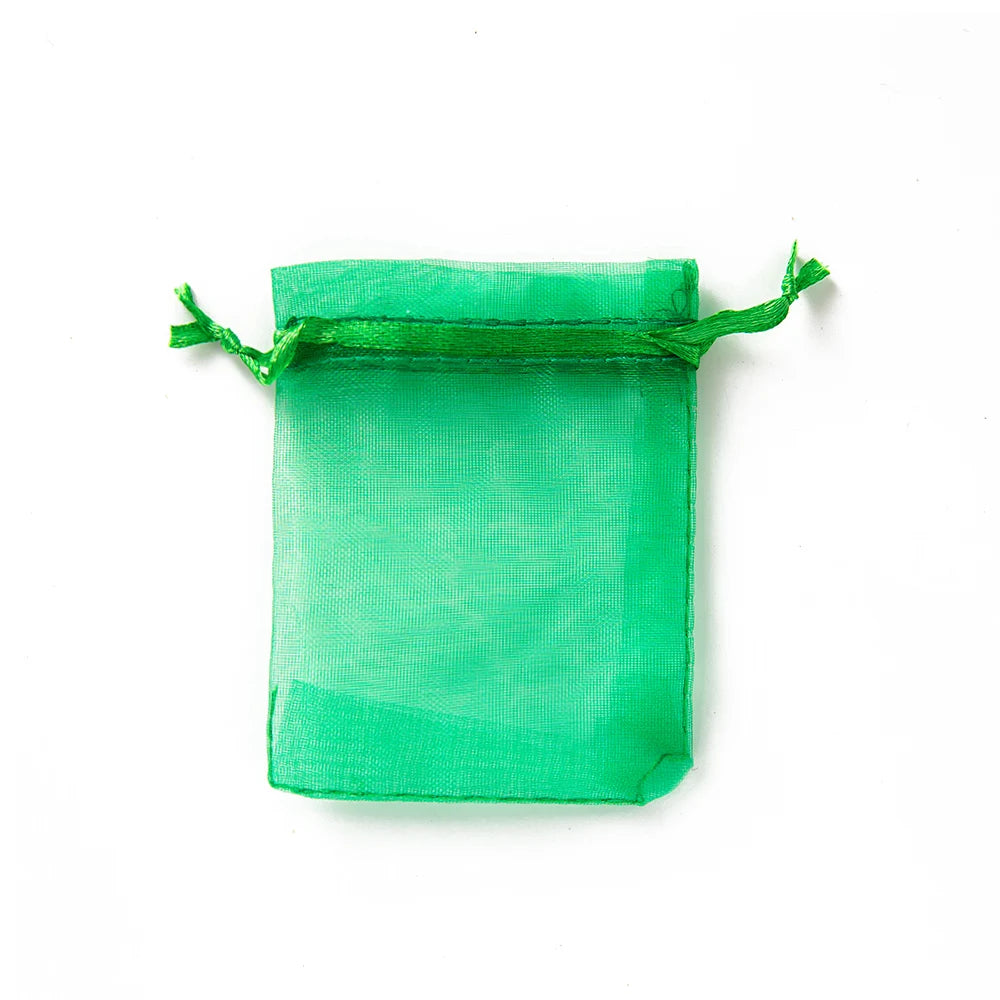 Sacchetti regalo con coulisse color oro e colorati per eventi.