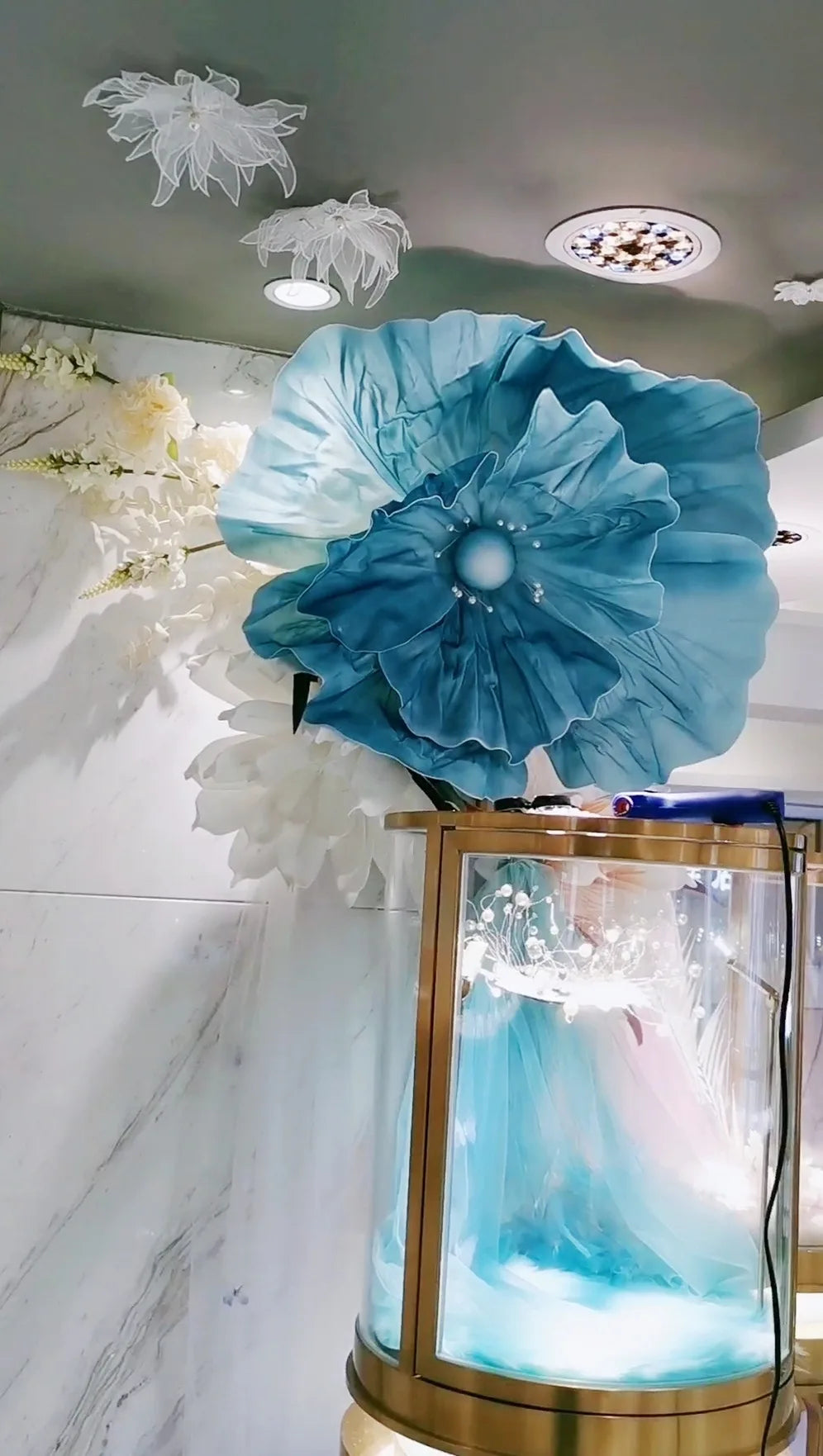 Grandi fiori artificiali in schiuma con supporto per guinzaglio stradale, 50/60/75 cm