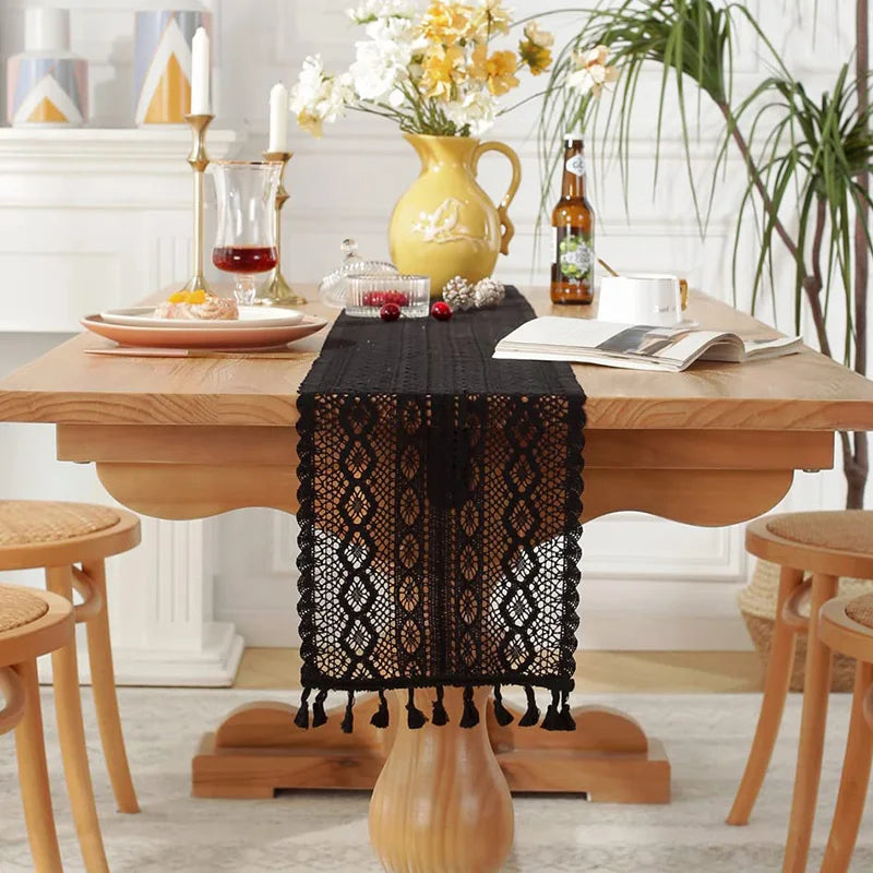 Runner da tavolo in pizzo all'uncinetto, tessuto misto cotone con nappa.