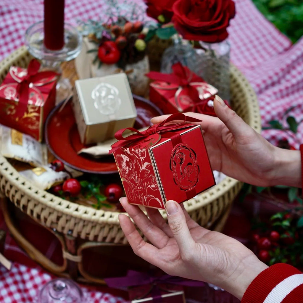 Cajas de cartón para regalo con forma de tulipán y flores para dulces.